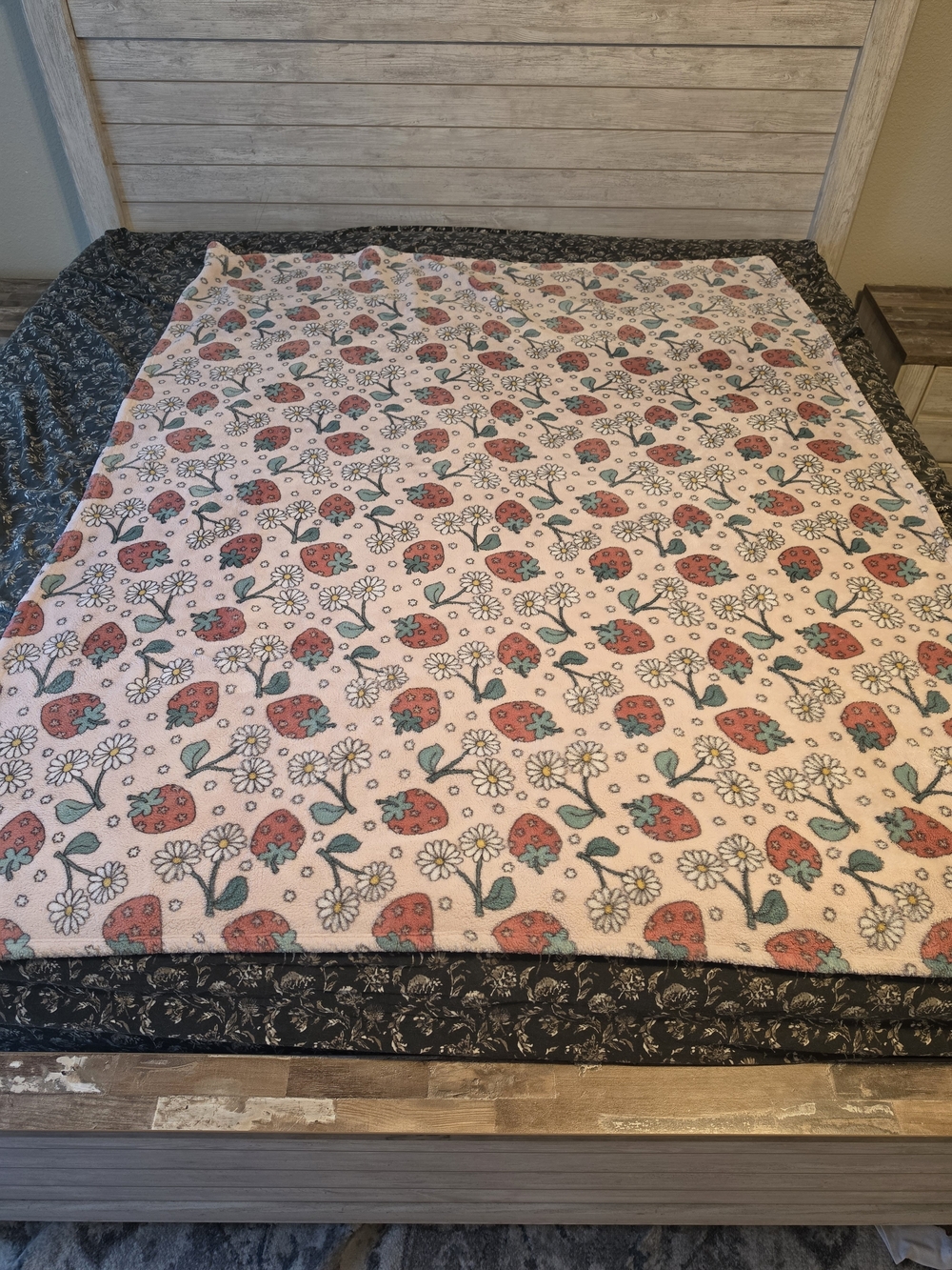 Soft Pink Strawberry & Daisy Throw Blanket